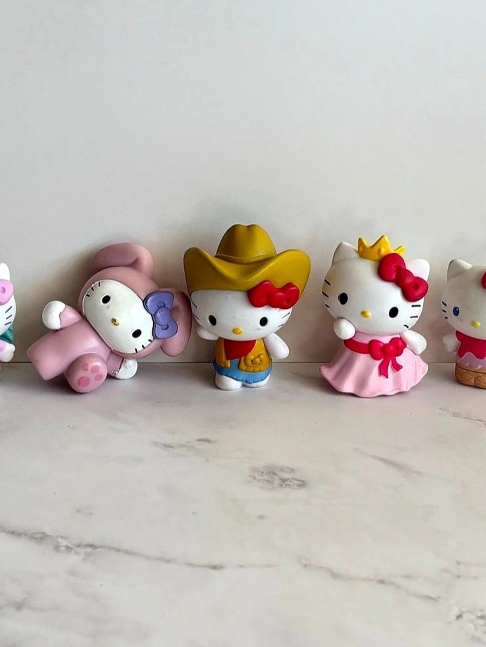 Sanrio Hello Kitty Figure Set Pink & White